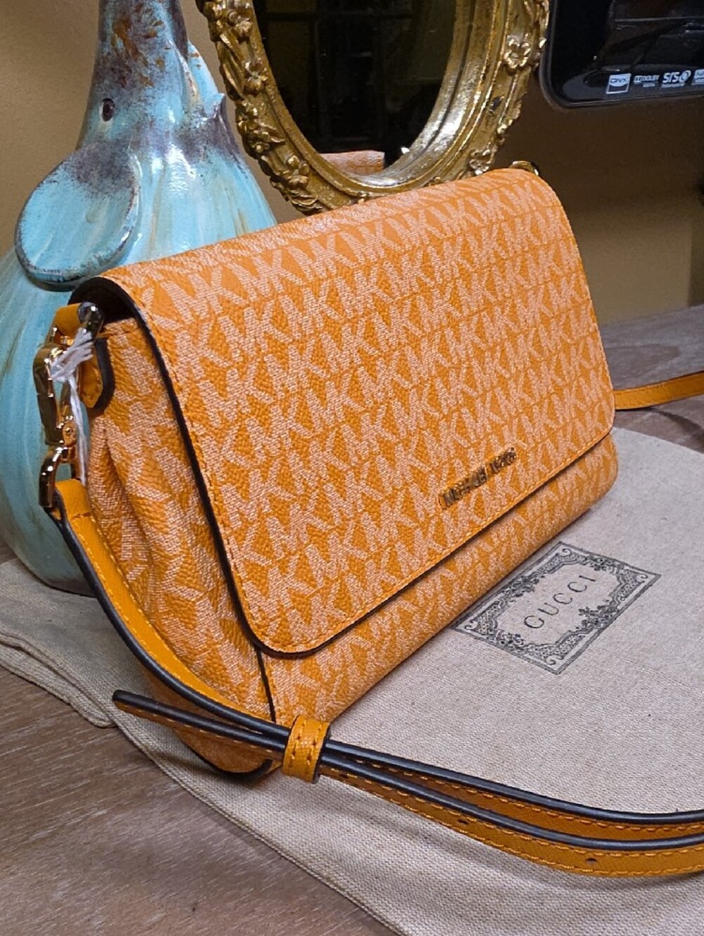 Michael Kors Signature JetSet MK Crossbody (NWT) w/ Matching Card Holder (NWOT) - Picture 4 of 14